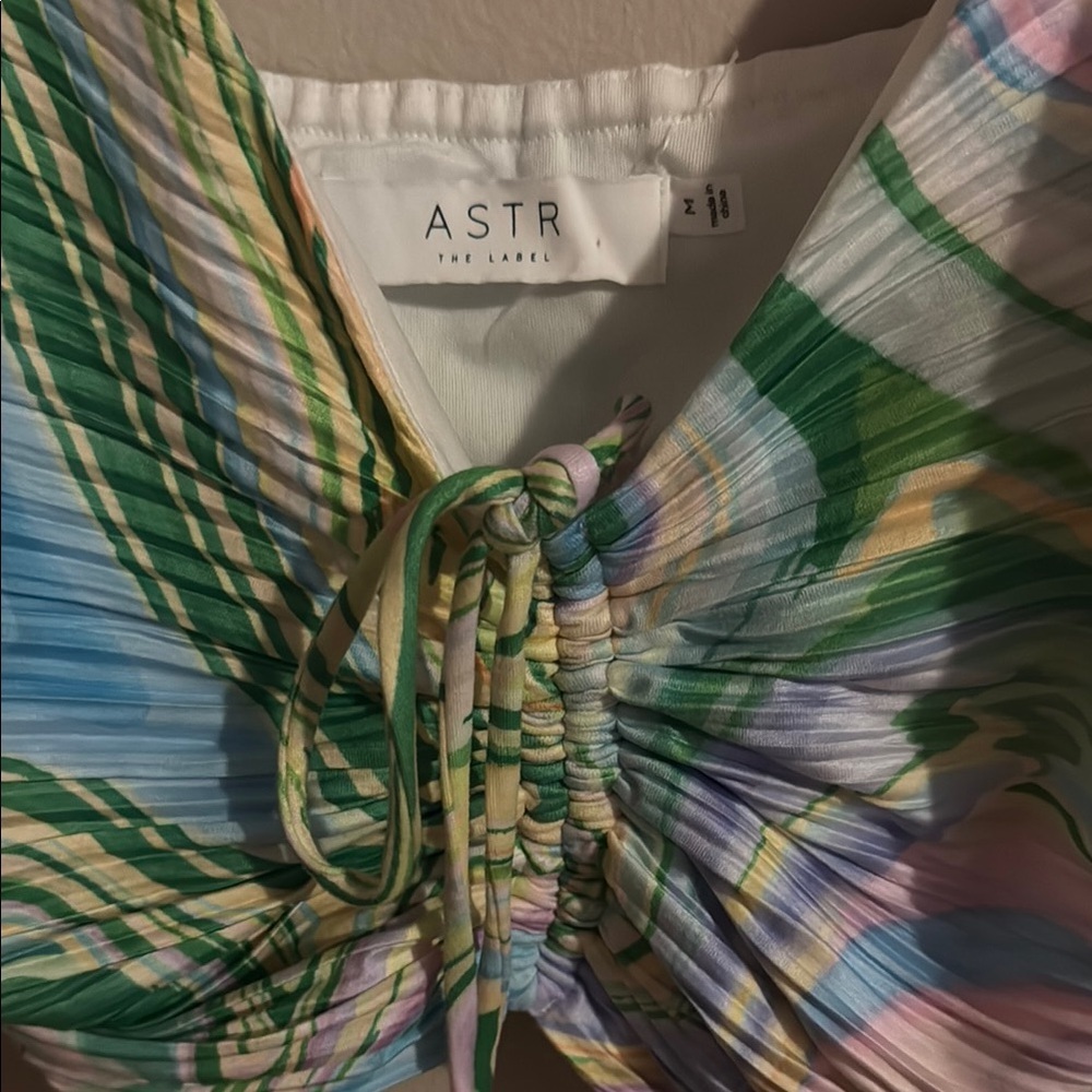 Astr Colorful Ruched Crop Top - Picture 3 of 4